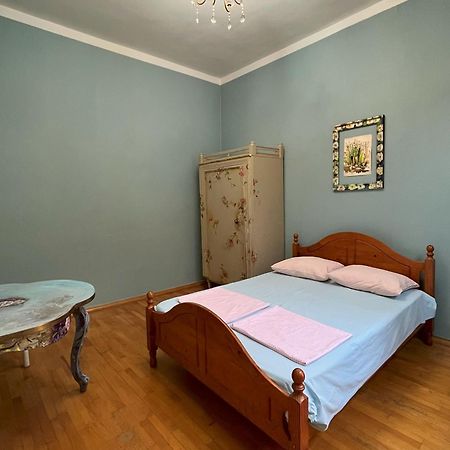 Guest House One Two Three Tbilisi Ngoại thất bức ảnh