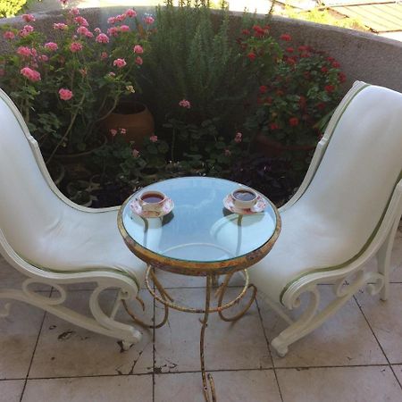 Guest House One Two Three Tbilisi Ngoại thất bức ảnh