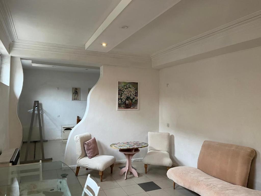 Guest House One Two Three Tbilisi Ngoại thất bức ảnh