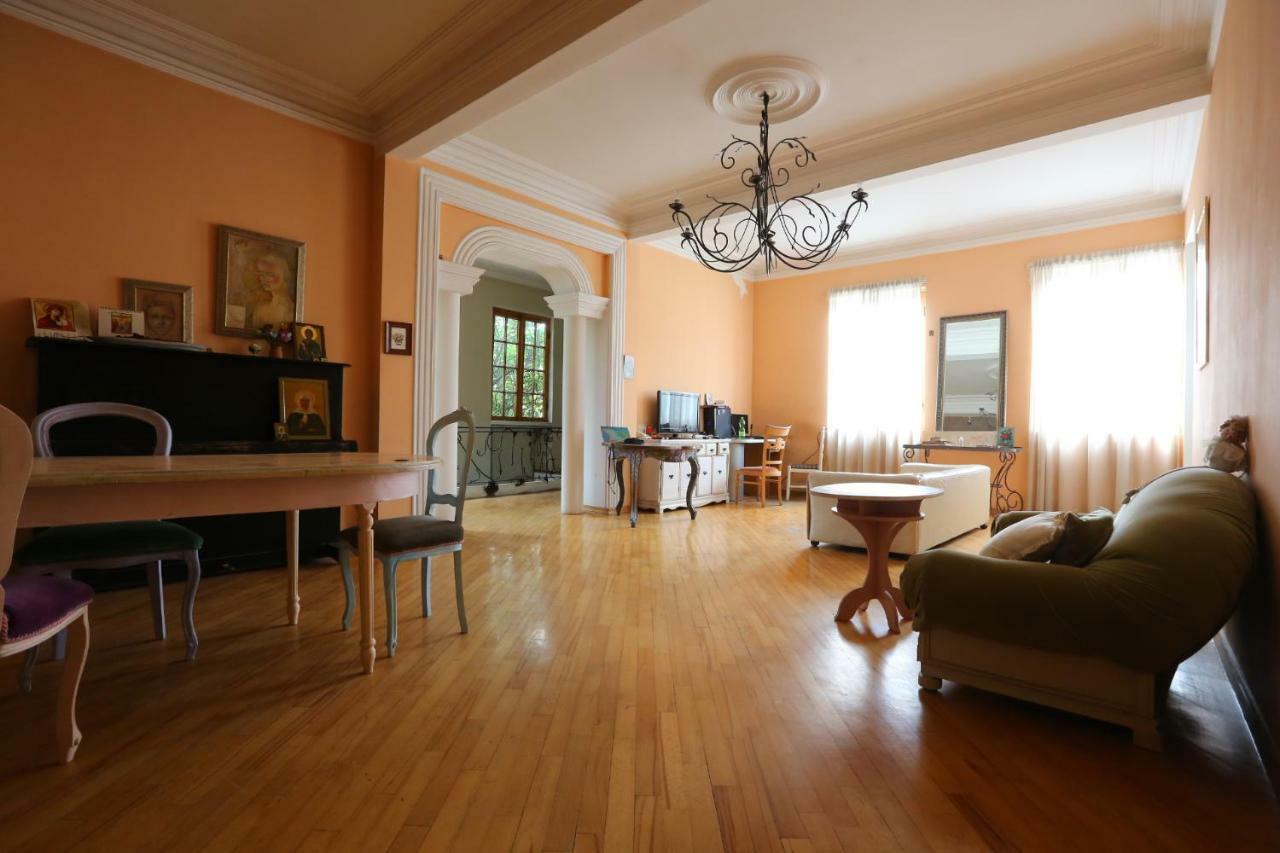 Guest House One Two Three Tbilisi Ngoại thất bức ảnh